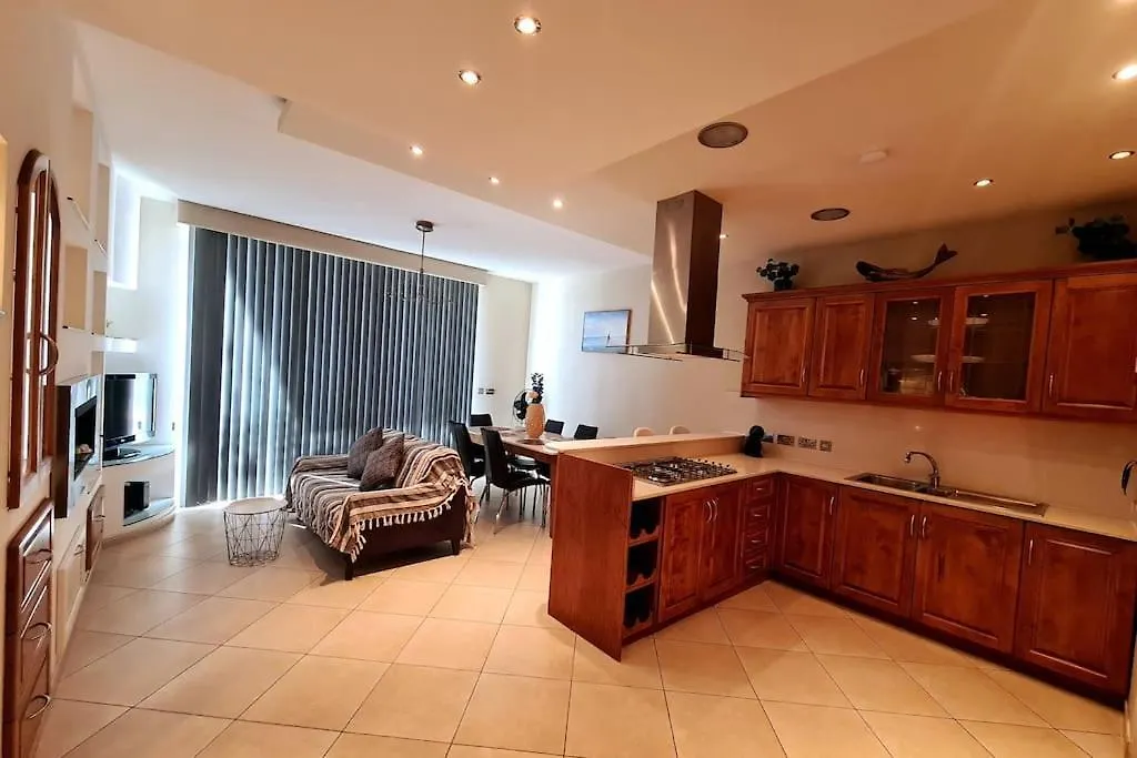 Seaview 2 Bedroom Ap. In Spinola San Ġiljan 0*,  Málta